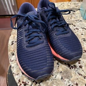 Size 9 women’s flyte foam ASICS running shoes worn once